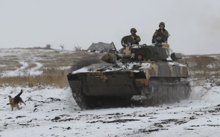Террористы на Донбассе бьют из артиллерии, три бойца ООС ранены