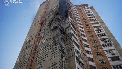 Пошкоджена багатоповерхівка.
