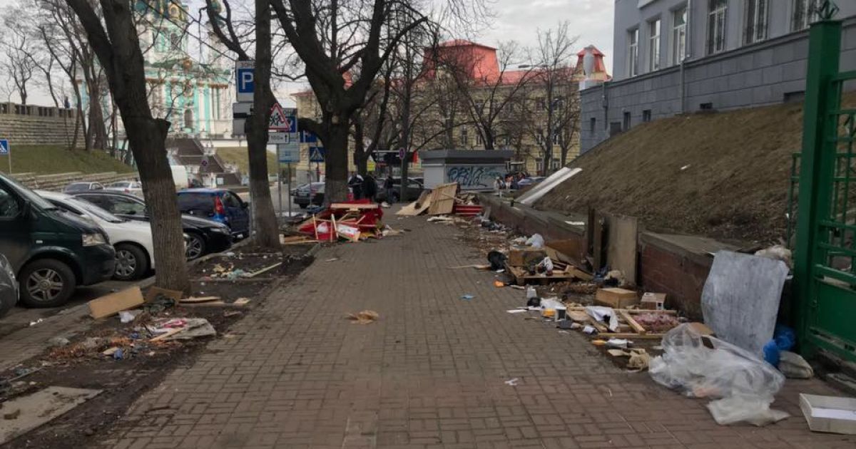 знесення МАФів на Андріївському узвозі_3 / © Dmitriy Belotserkovets / Facebook