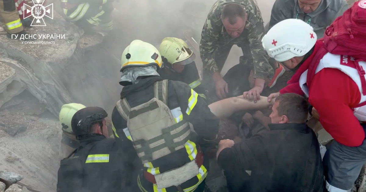 Рятувальна операція після ракетного удару по Сумах 8 вересня / Скриншот