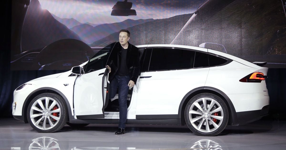 Ілон Маск назвав дату початку випробувань автопілота в Tesla