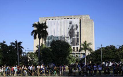 На Кубі розпочалася церемонія на честь пам'яті Фіделя Кастро. Дивіться онлайн