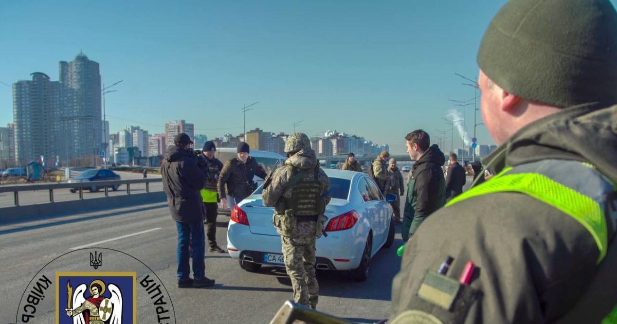 В Киеве устанавливают дополнительные блокпосты