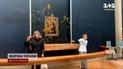 Пошли на радикальный шаг, чтобы привлечь внимание к фермерам! Во Франции активистки облили Мону Лизу супом!