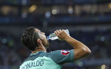 "Пейте воду": Роналду устроил антирекламу одному из спонсоров Евро-2020 на пресс-конференции