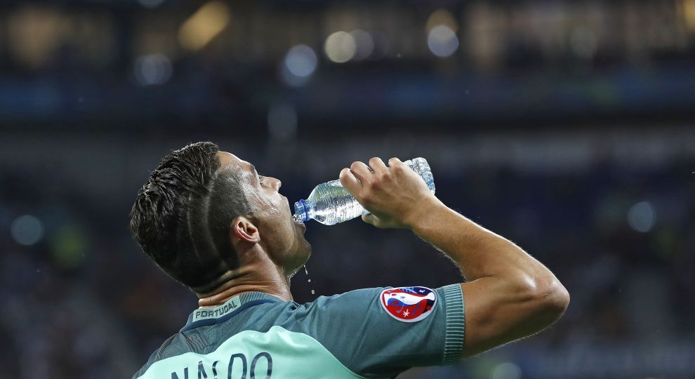 Ronaldu Coca Cola Lider Sbornoj Portugalii Ustroil Antireklamu Odnomu Iz Sponsorov Evro 2020 Na Press Konferencii Video Sport Tsn Ua