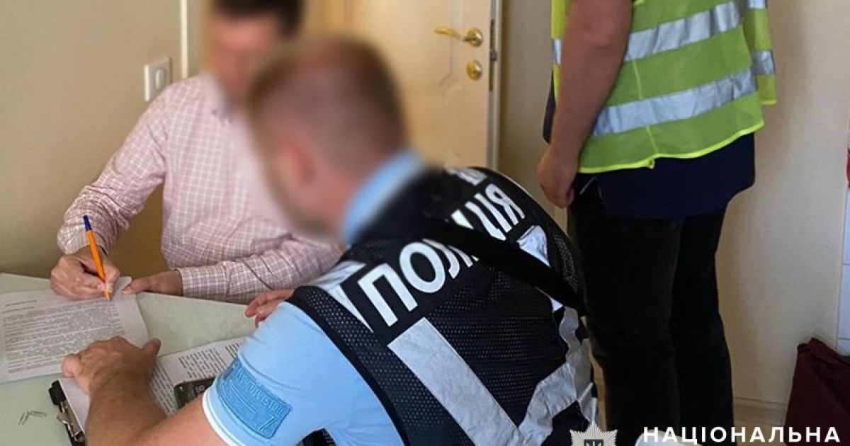 Руководитель столичных кладбищ платил зарплату "призракам"