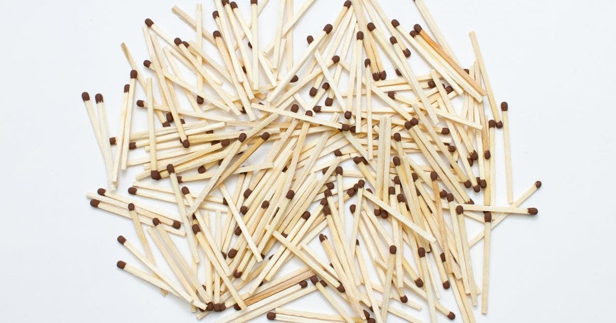 Навіщо класти сірник у ґрунт