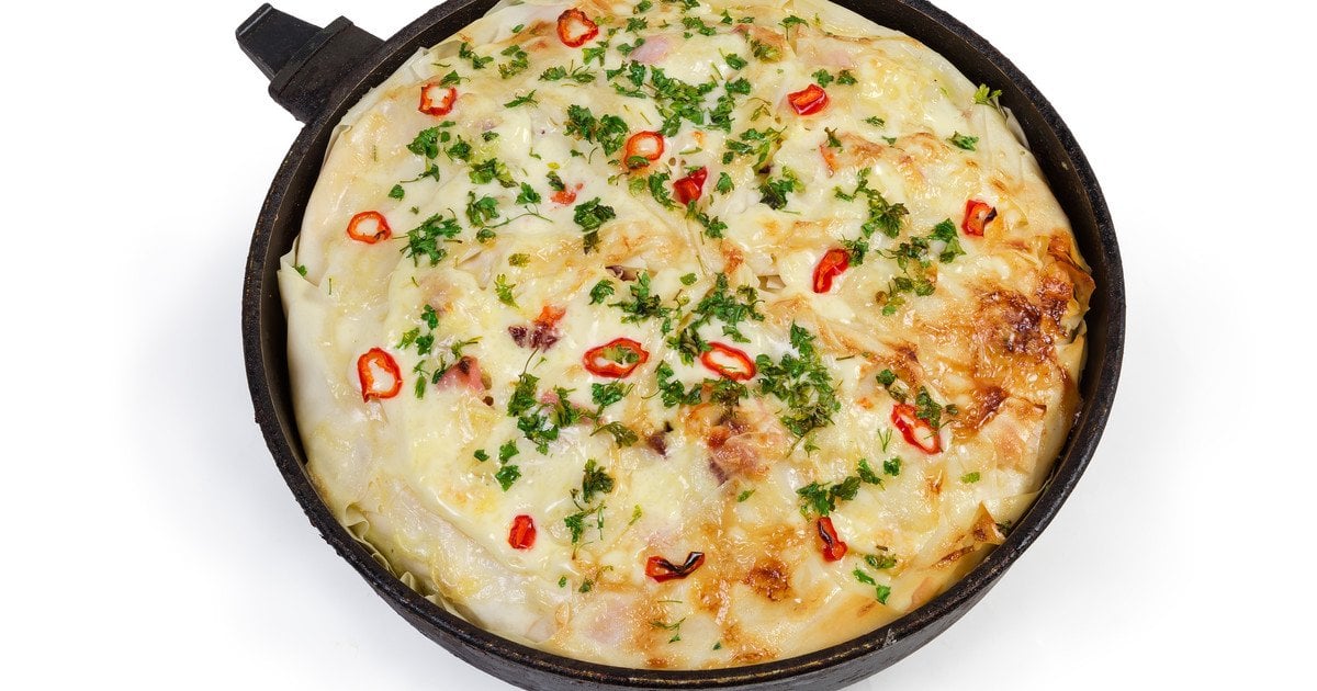 Лінивий пиріг із лаваша на сковороді