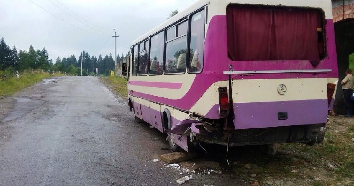 В ДТП пострадали 10 человек