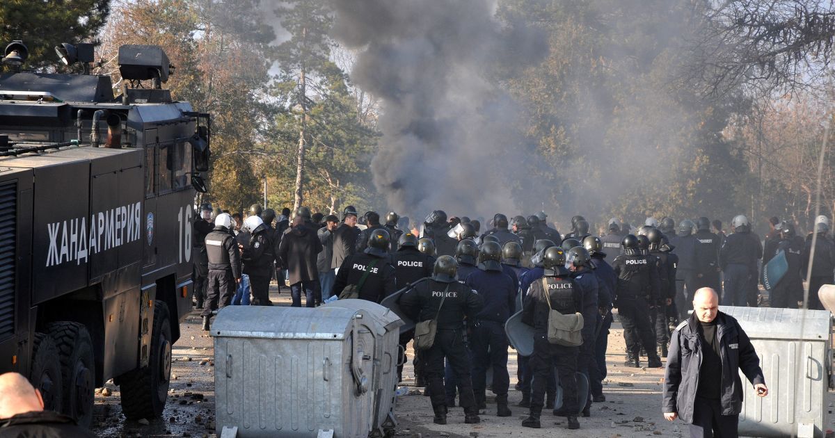 У найбільшому таборі для біженців у Болгарії мігранти побилися з поліцією
