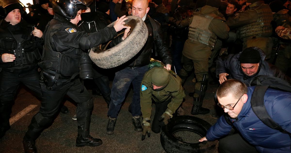Сутички правоохоронців із протестувальниками на Майдані в Києві_5 / © Reuters