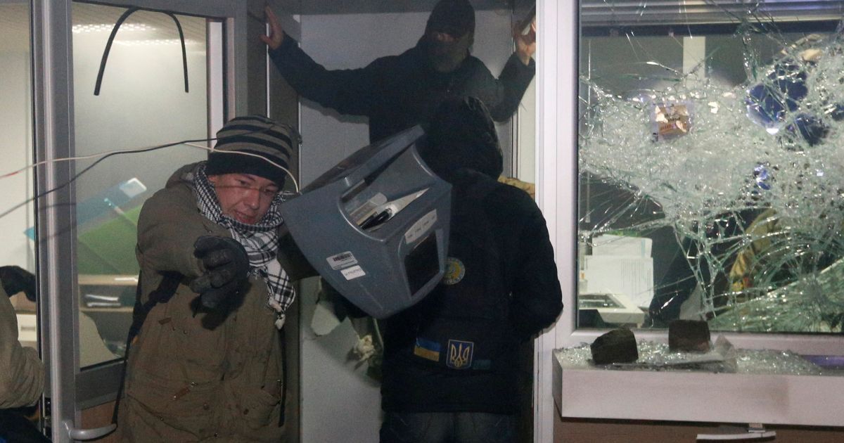 Сутички правоохоронців із протестувальниками на Майдані в Києві_10 / © Reuters