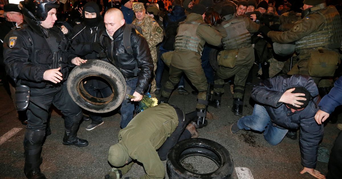 Сутички правоохоронців із протестувальниками на Майдані в Києві_7 / © Reuters