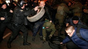 Сутички правоохоронців із протестувальниками на Майдані в Києві_5 / © Reuters