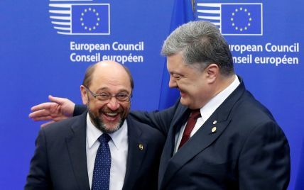 Порошенко назвав конкурента Меркель історичною особистістю для України