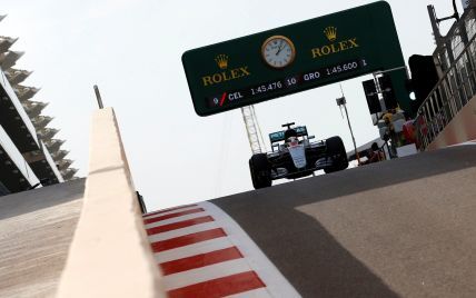 Хэмилтон показал лучшее время на двух тренировках Гран-при Абу-Даби