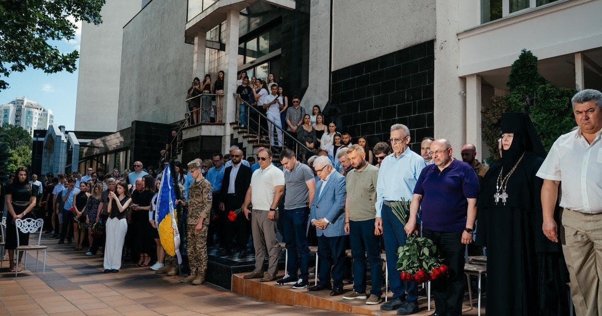 Память, ведущая сквозь тучи: в Одессе открыли масштабный мемориал воинам-студентам