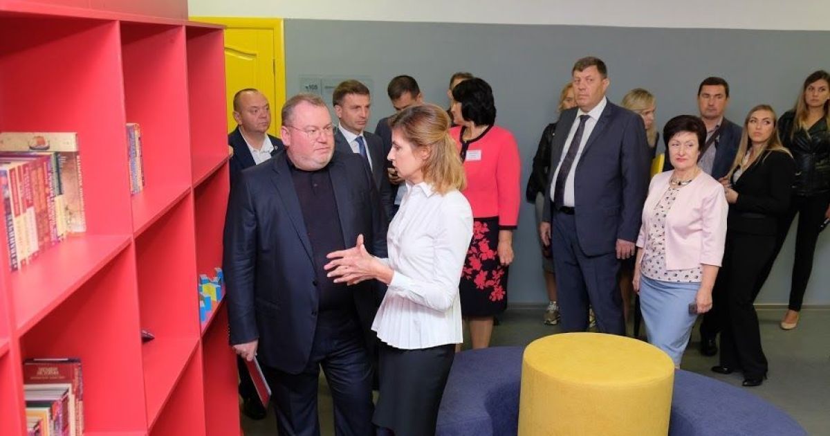 Валентин Резниченко и Марина Порошенко на открытии инклюзивного класса в Петриковской опорной школе