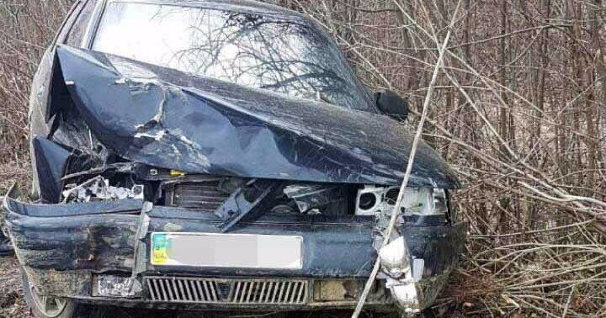 Поспішав на побачення: чоловік на Вінничині дорогою до дівчини розбив дві автівки
