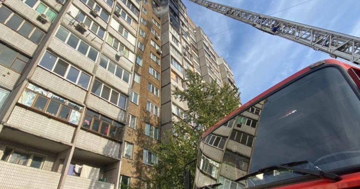 Пожежа у багатоповерхівці  на Троєщині