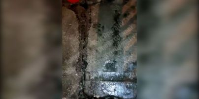 В Киеве на мосту Метро проваливается кусок плиты