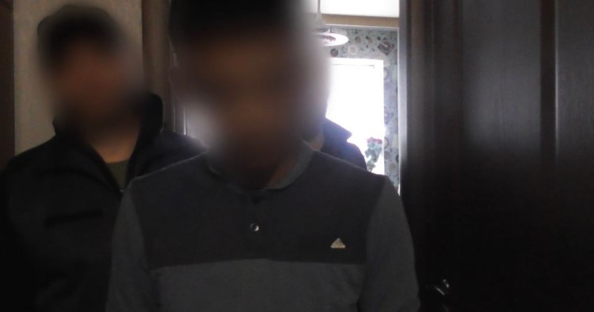 На Киевщине 23-летний мошенник организовал "бизнес" под видом перевозок с оккупированных территорий