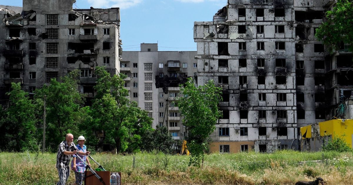 З паспортом і особистими речами: в окупованому Маріуполі місцевих викликають до військкоматів