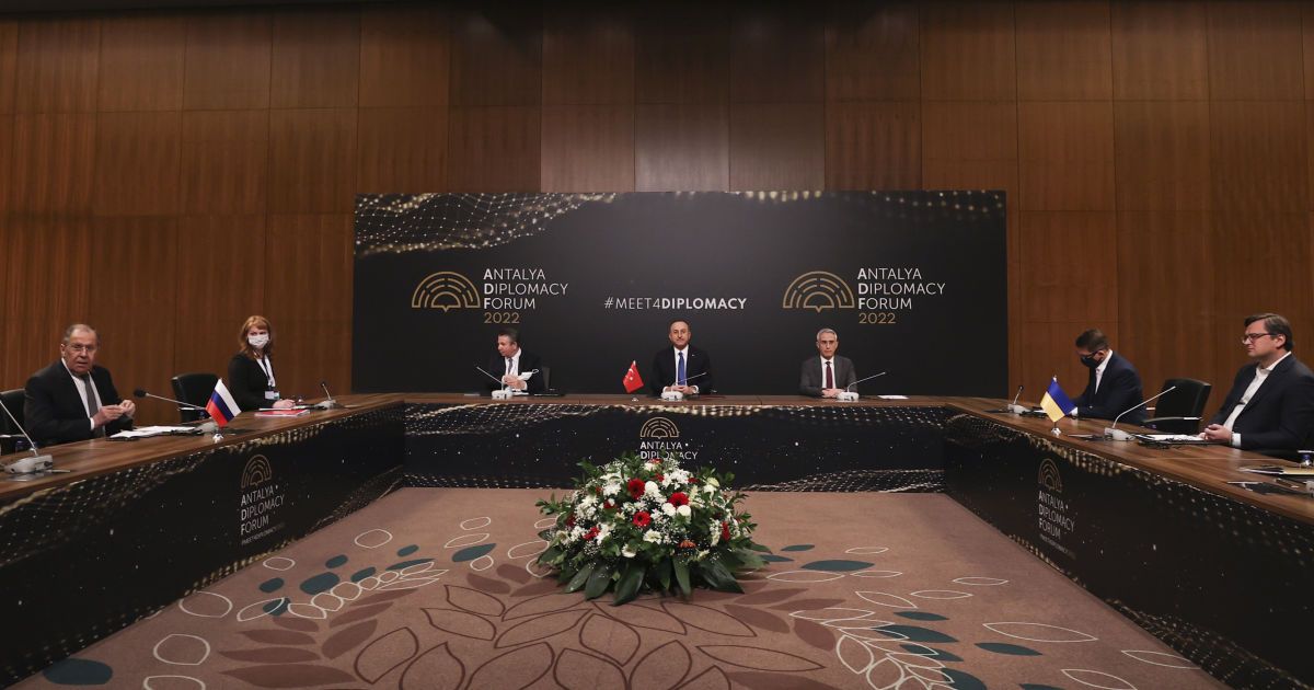 Россия сейчас не будет устанавливать перемирие – Кулеба о переговорах с Лавровым