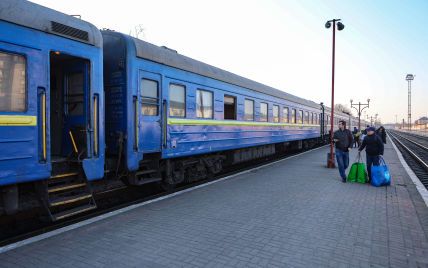 Через ракетний обстріл Дніпра два потяги з міста вирушили із затримкою