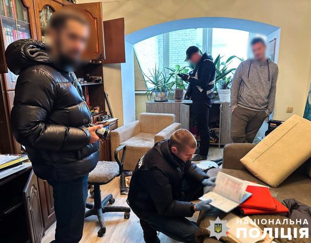 Обыски в квартире подозреваемого