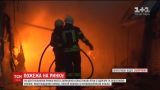 Десятки спасателей тушили пожар на центральном рынке Запорожья