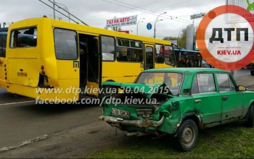 Внаслідок аварії постраждали четверо людей / © mastermanagement.com.ua