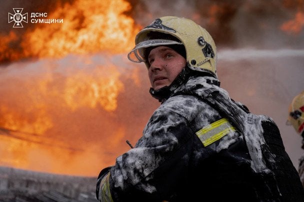 Ликвидация пожара в Сумах после атаки 15 апреля