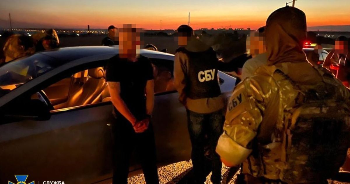 СБУ ліквідувала 4 нові канали виїзду "ухилянтів" за кордон: які схеми діяли в Україні (фото)