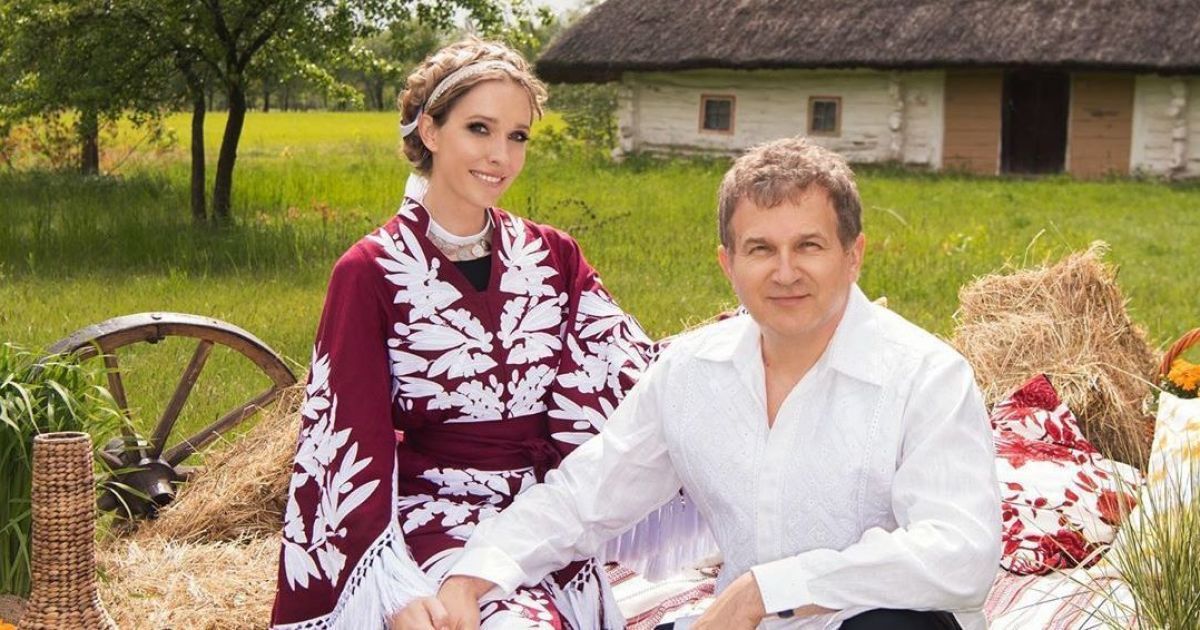 Розкішна Катерина Осадча у сукні-вишиванці за ручку з Горбуновим замилувала фанів