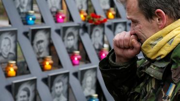 Люди вшановують пам'ять героїв Небесної сотні / © Reuters