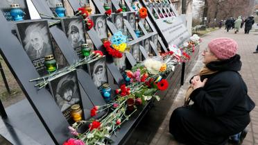 Люди вшановують пам'ять героїв Небесної сотні / © Reuters