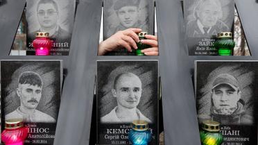 Люди вшановують пам'ять героїв Небесної сотні / © Reuters