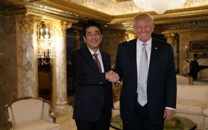 Первая встреча новоизбранного президента США. Трамп провел "откровенный разговор" с премьером Японии