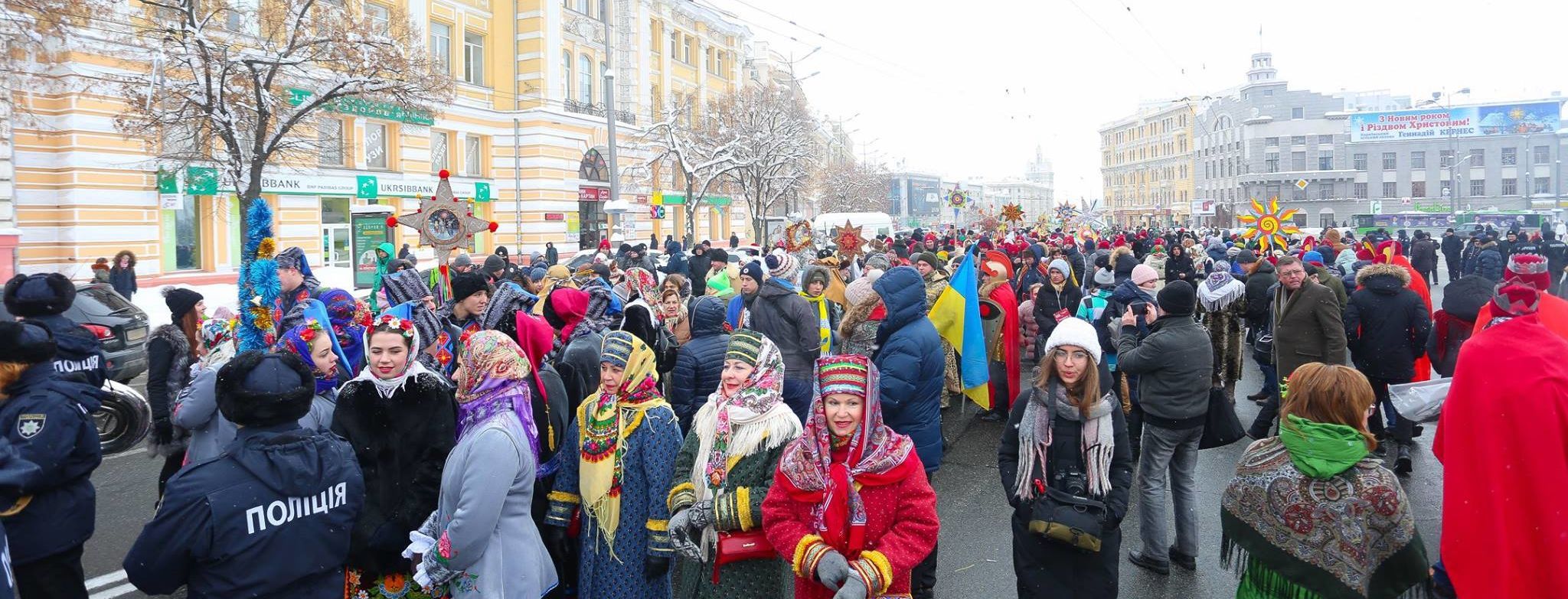 Украинцы в десятках городов и шести странах одновременно спели колядку "Нова радість стала"
