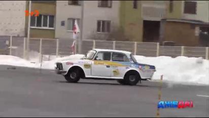 В Харькове прошли соревнования по автомобильному слалому