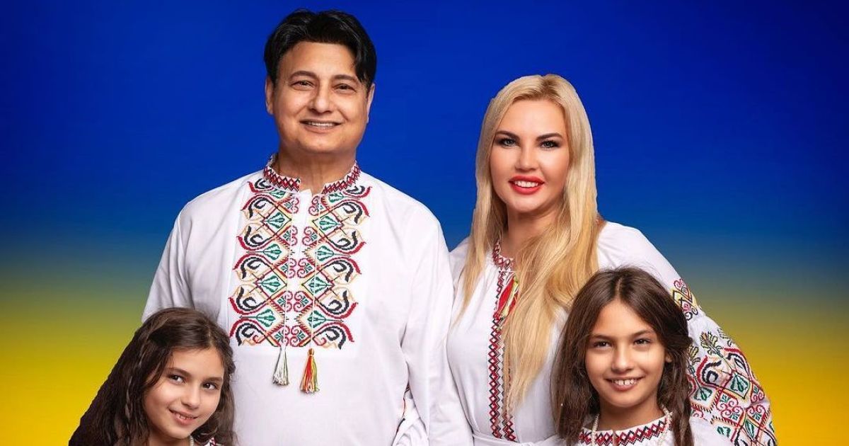 Камалія з ексчоловіком та доньками