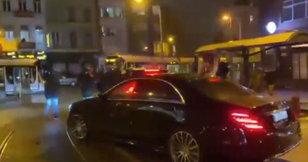 Під час безладів у Брюсселі кортеж короля Бельгії закидали камінням