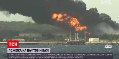 Блискавка влучила в резервуар із нафтою - пожежу гасять уже три дні