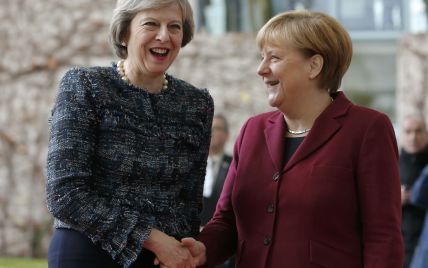 Экстравагантная Мэй и скромная Меркель: политики на деловой встрече в Берлине