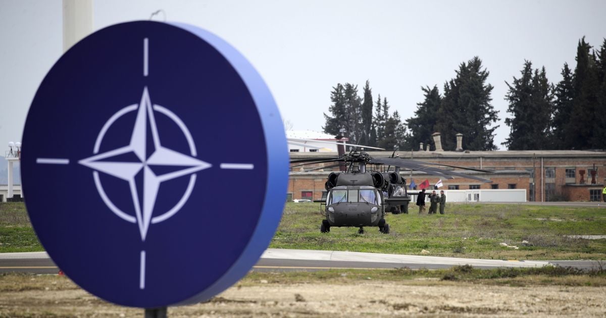 Военнослужащие НАТО.