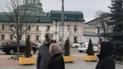 Представители комиссии разбирают груды беспорядка и свидетельство причастности бывших лаврских жителей к московской церкви.