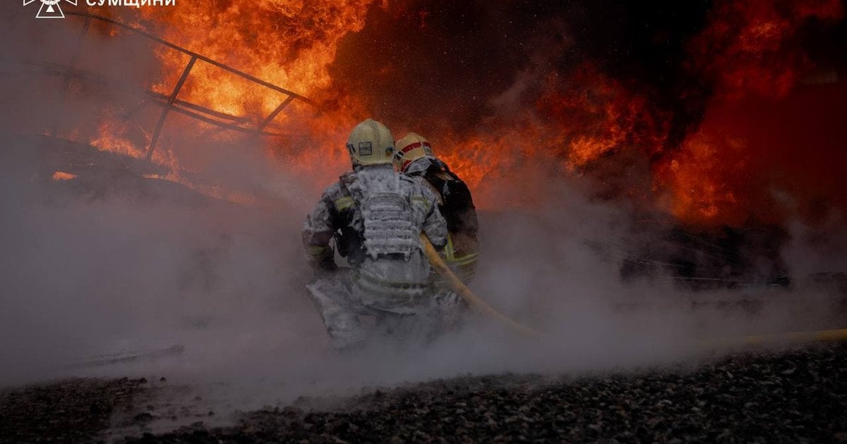 Ликвидация пожара в Сумах после атаки 15 апреля