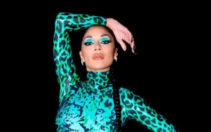 З яскравим макіяжем і леопардом на грудях: Ніколь Шерзінгер підкреслила фігуру ефектною сукнею